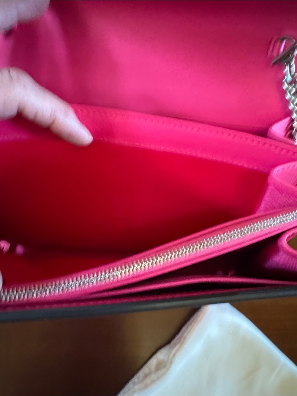 Authentic Gucci GUCCY Red Stars structured Chain Clutch - 2018 SEGA Capsule Rare - Picture 8 of 16